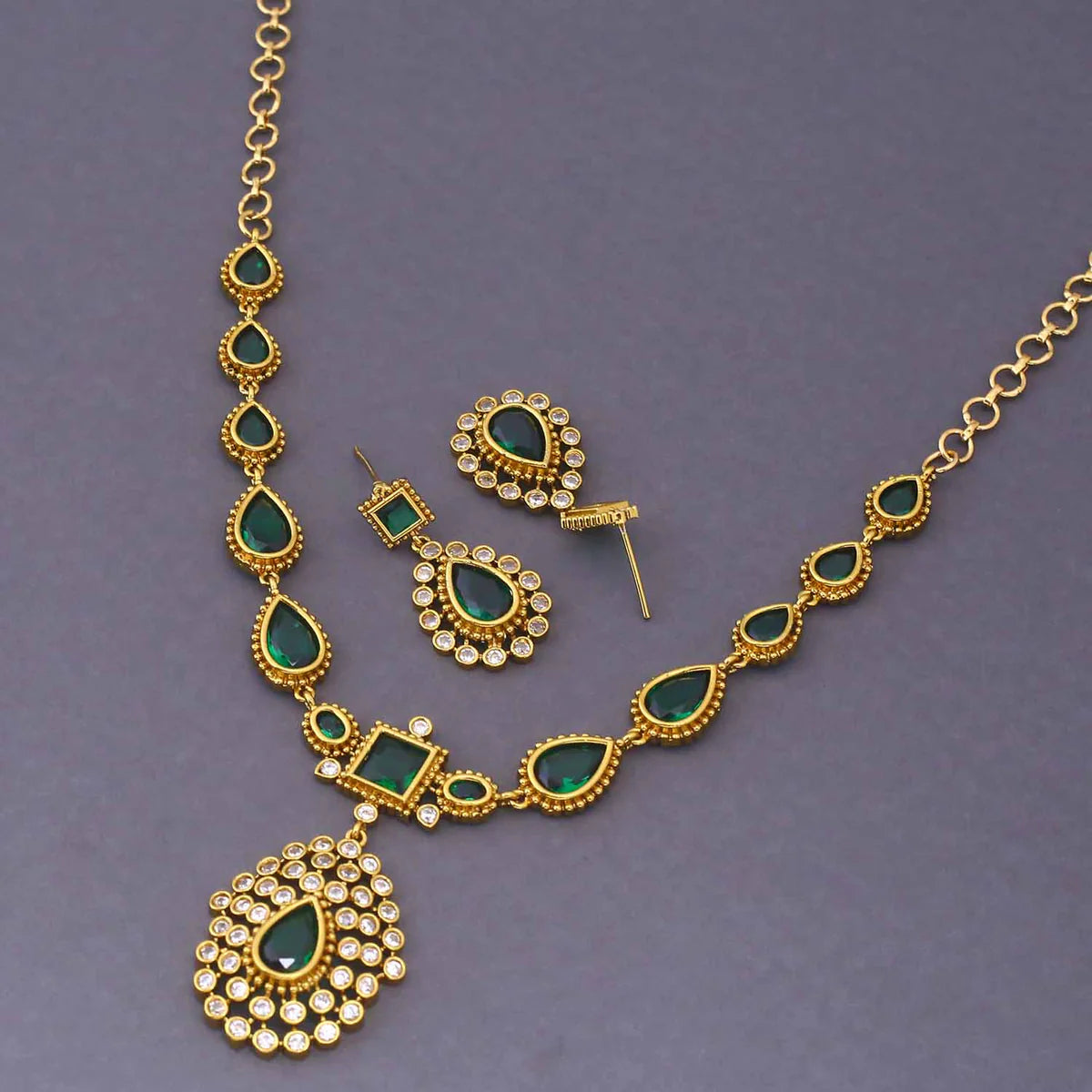 Emerald Vritika Victorian Jewellery Set - New Arrival